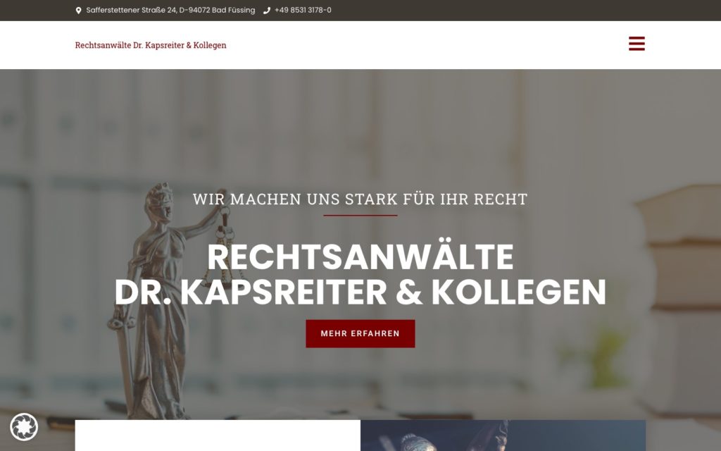Startseite der Kanzlei-Website Dr. Kapsreiter & Kollegen mit Justitia-Figur